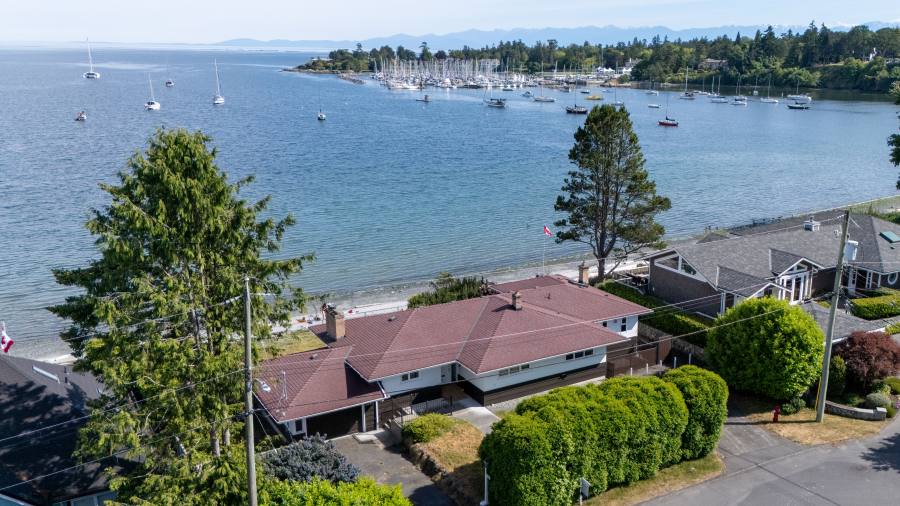 Cadboro Bay neighbourhood context